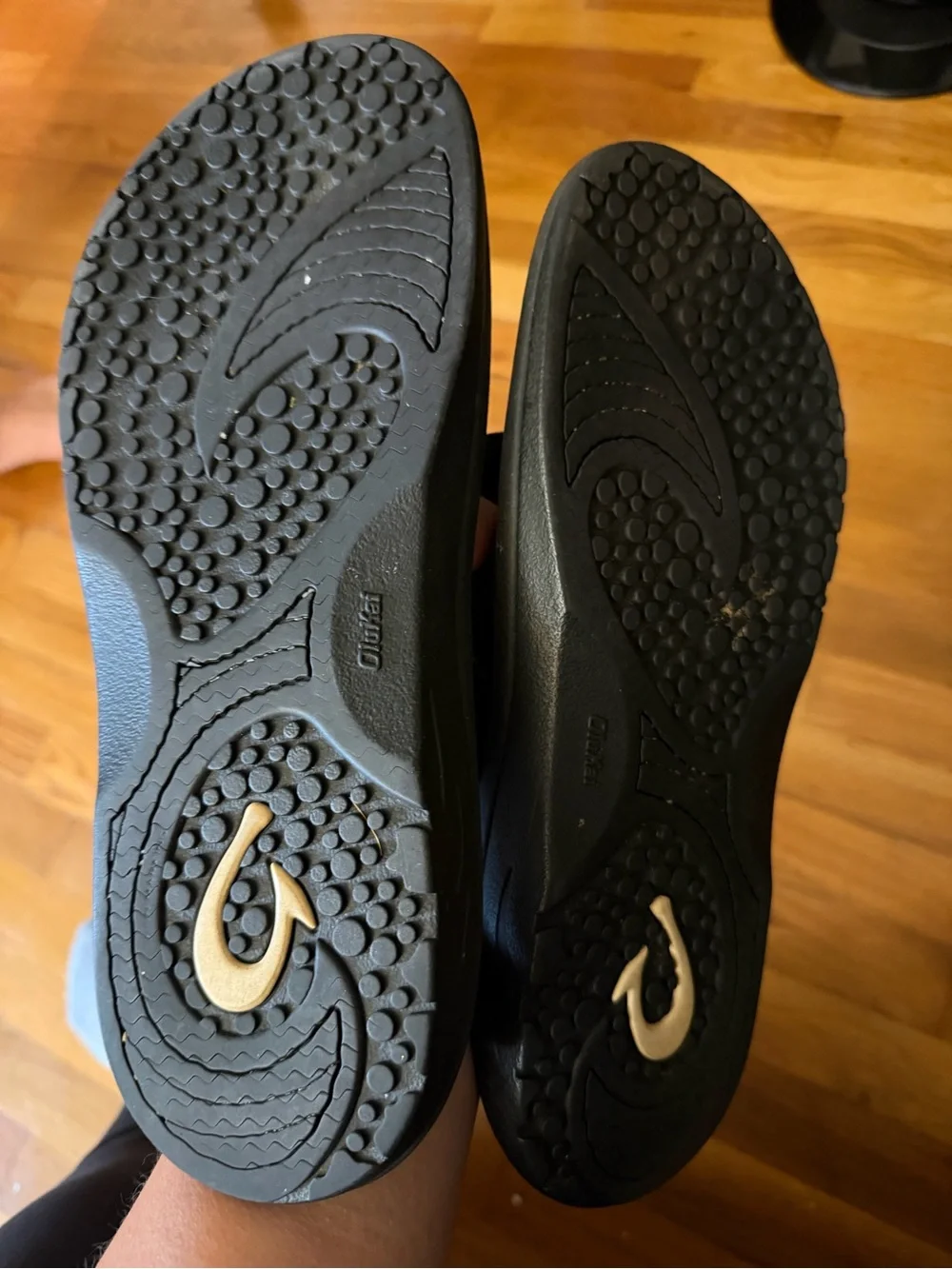 Men's Olukai Black Flip Flop Sandals - Comfortable Everyday Wear